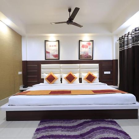 Hotel Rashmi Guwahati Exteriör bild