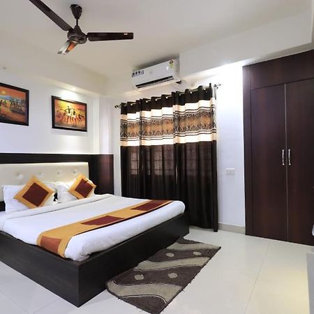 Hotel Rashmi Guwahati Exteriör bild