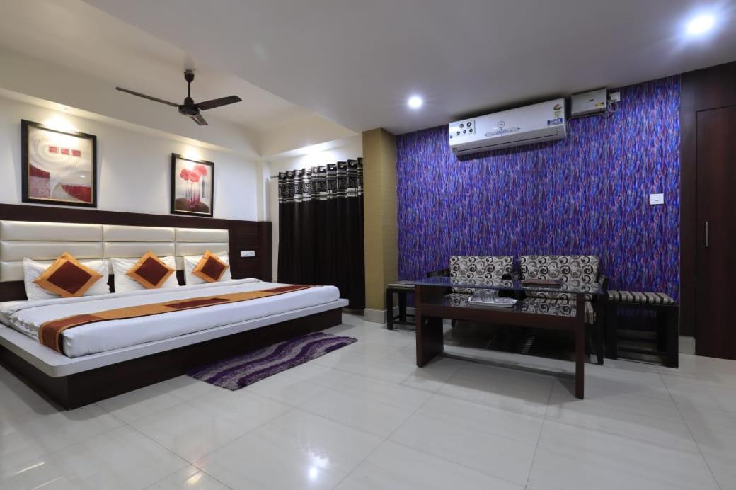 Hotel Rashmi Guwahati Exteriör bild