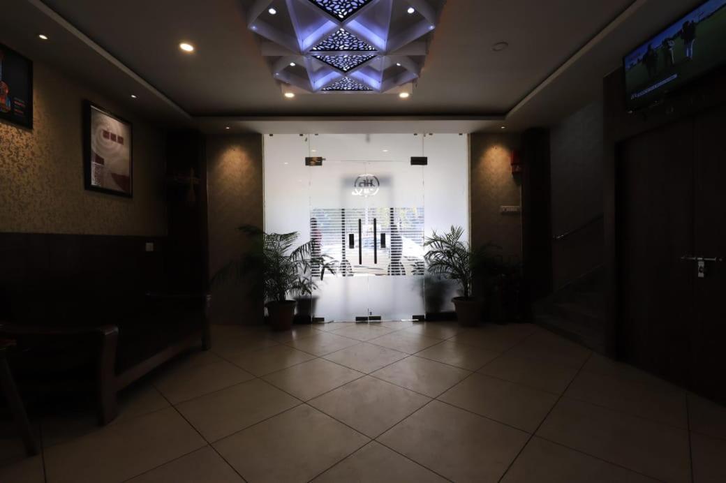 Hotel Rashmi Guwahati Exteriör bild