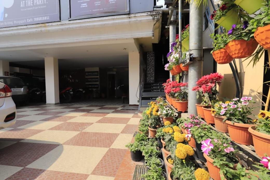 Hotel Rashmi Guwahati Exteriör bild