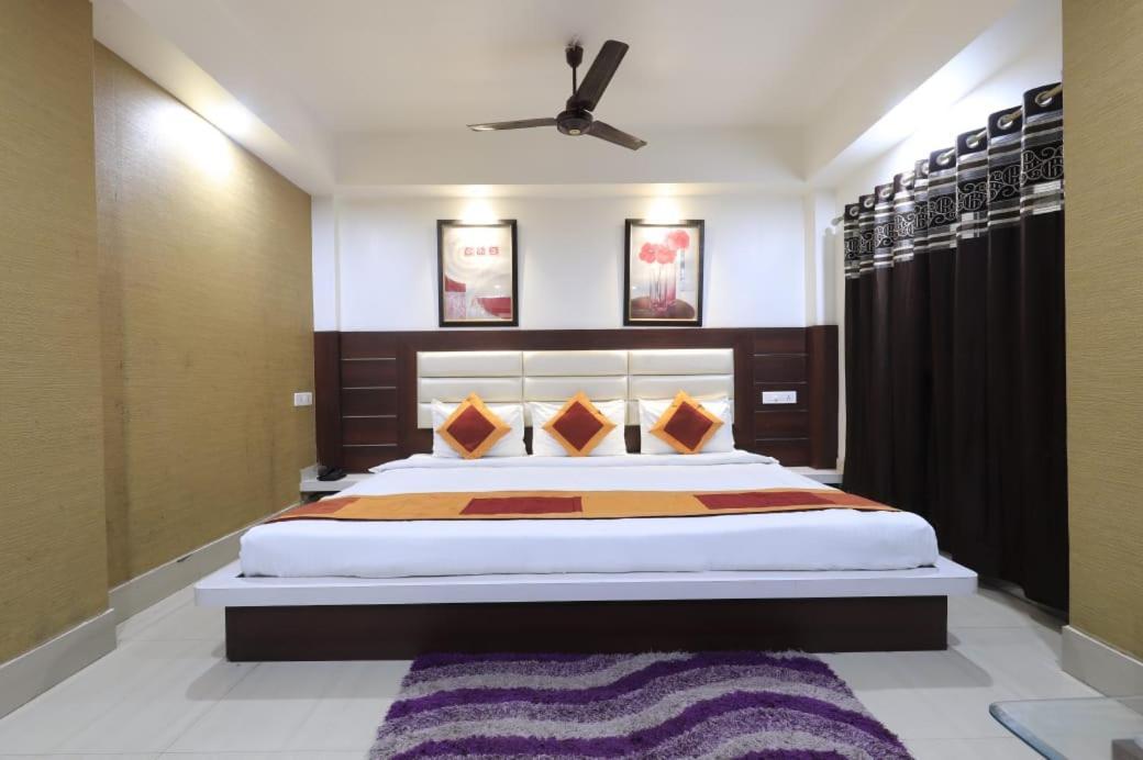 Hotel Rashmi Guwahati Exteriör bild
