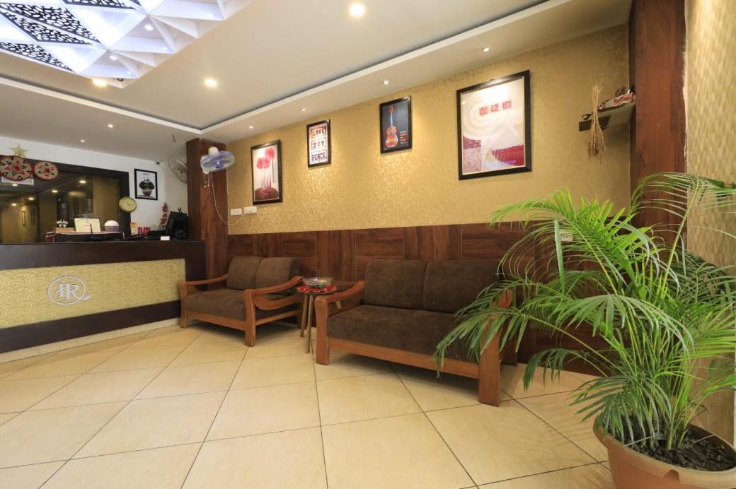Hotel Rashmi Guwahati Exteriör bild