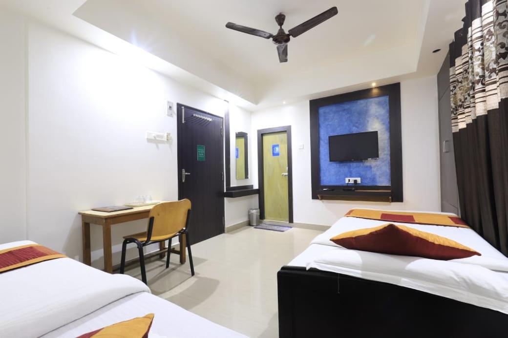 Hotel Rashmi Guwahati Exteriör bild