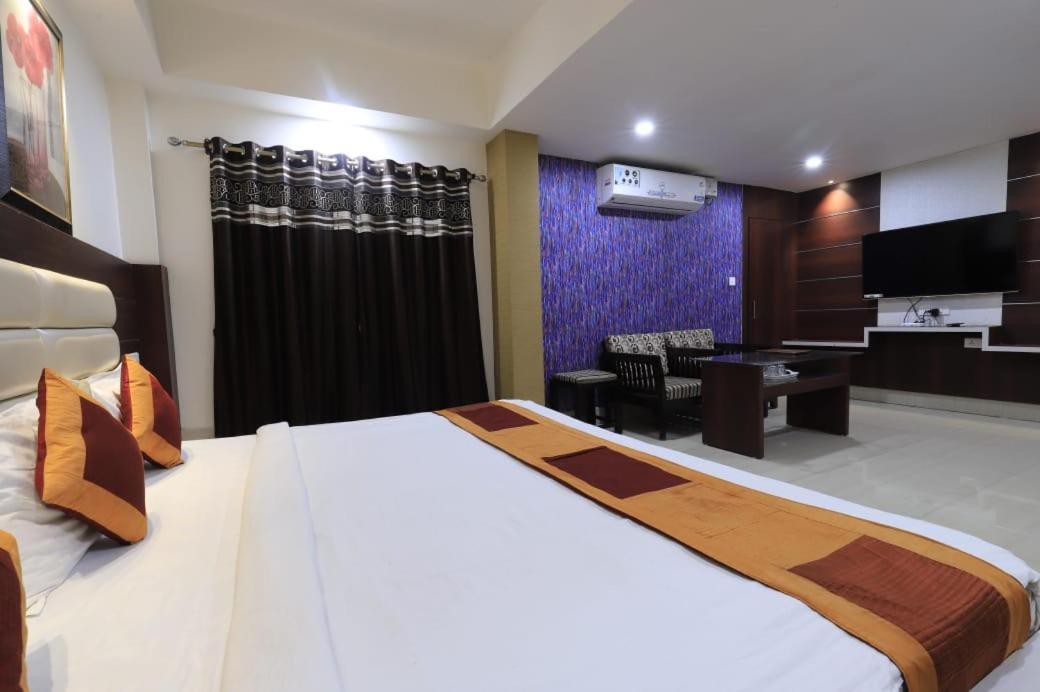 Hotel Rashmi Guwahati Exteriör bild