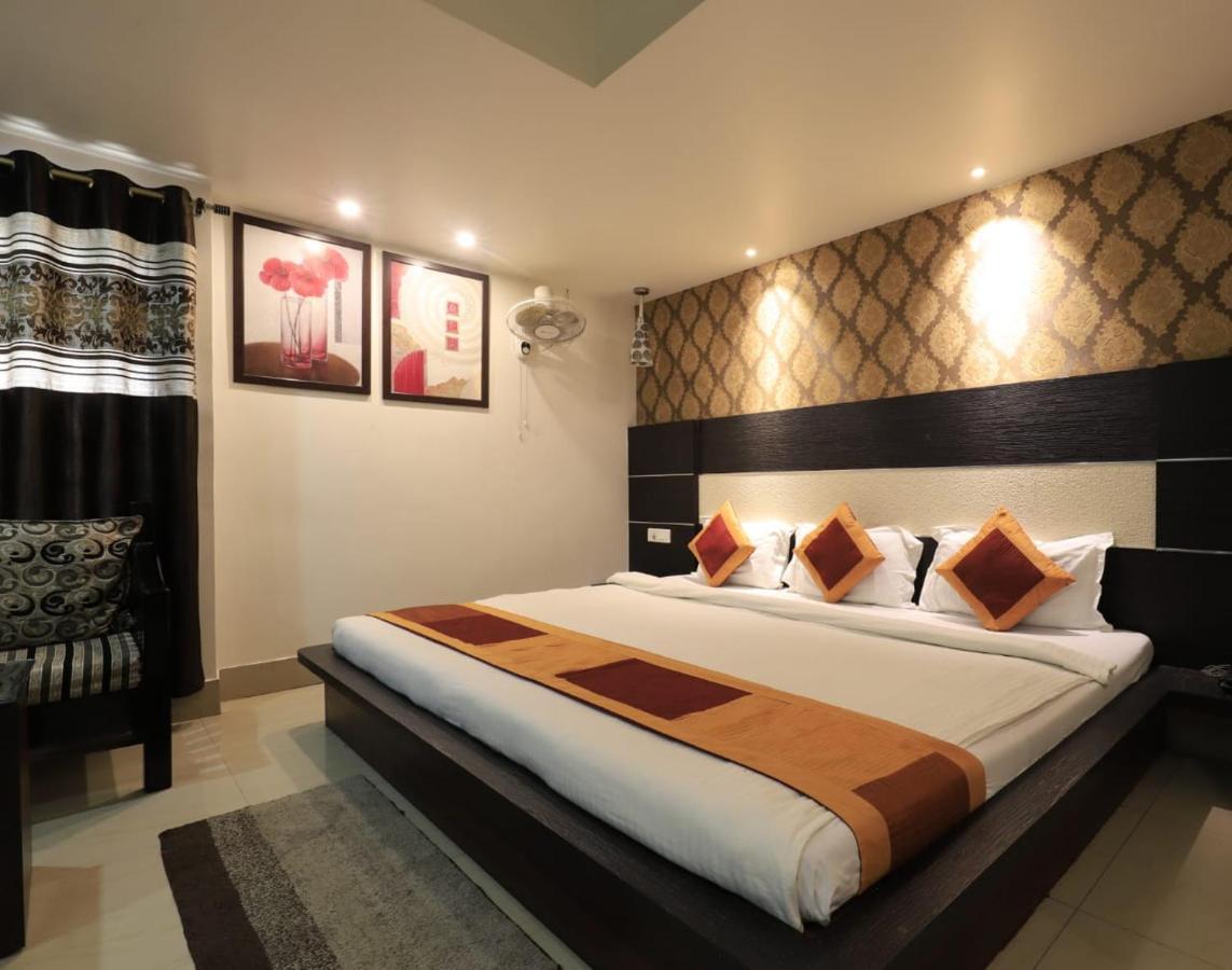 Hotel Rashmi Guwahati Exteriör bild